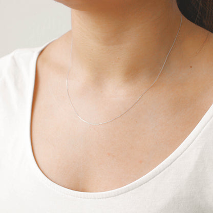 9 Karat Weißgold-Halskette mit Diamantschliff