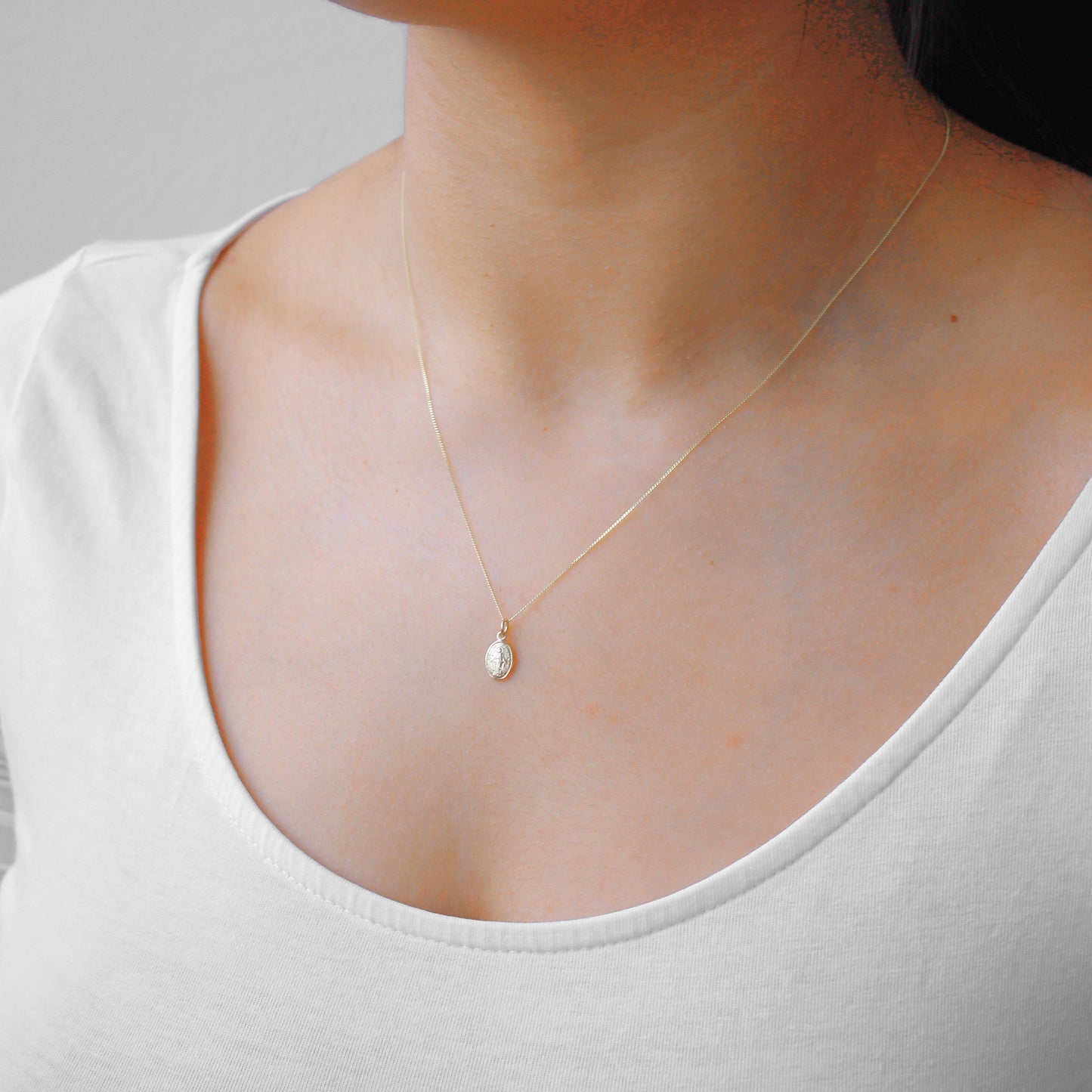 Halskette mit Miraculous Mary-Medaille aus 9 Karat Gold