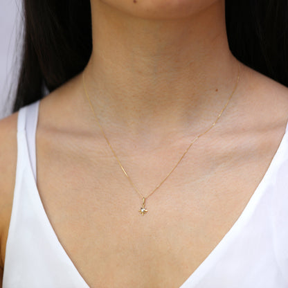 Halskette mit Anhänger aus 9 Karat Gold und klarem CZ-Kristall in Sternform