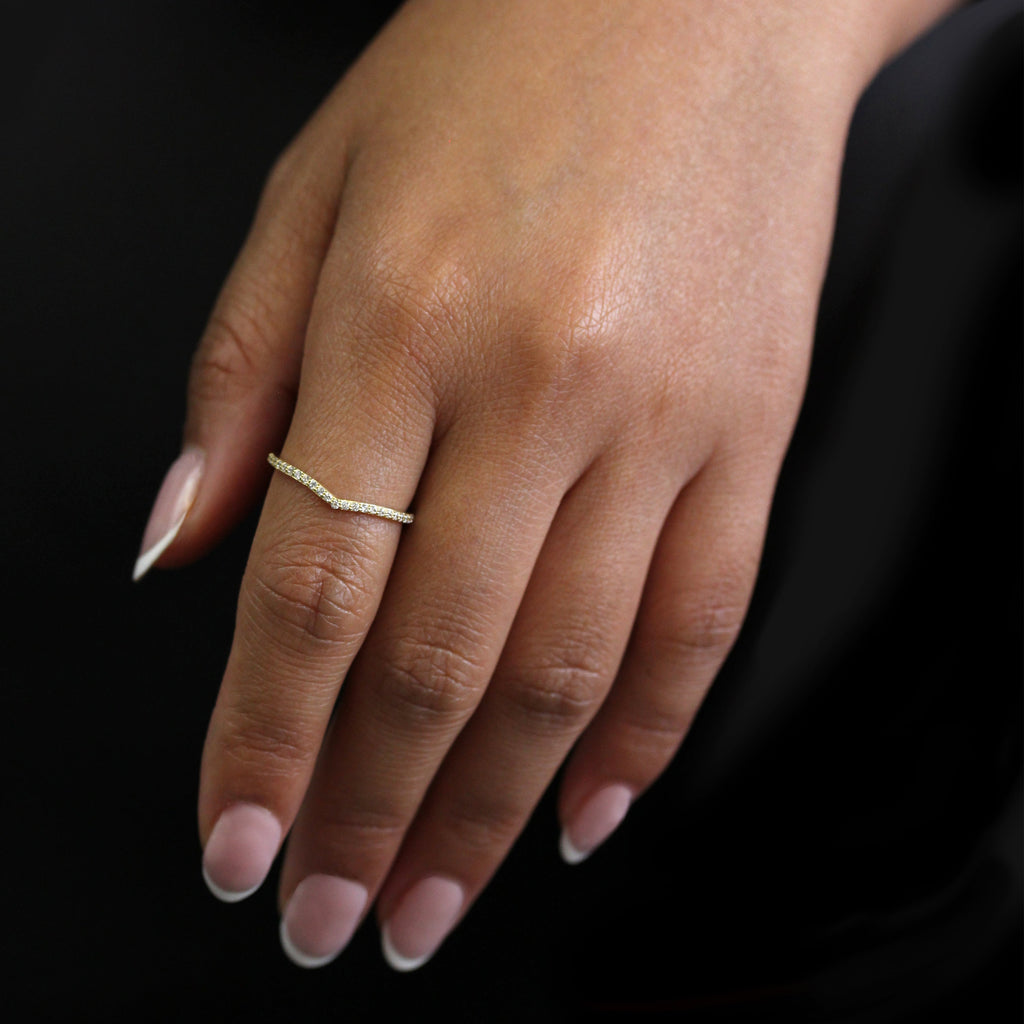 9 Karat Gold & klarer Zirkonia Wishbone-Halb-Ewigkeits-Stapelring Größe I-U
