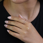 9 Karat Roségold & klarer Zirkonia-Wishbone-Halb-Ewigkeitsring zum Stapeln, Größe I-U