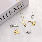 Kleine Halskette mit Anhänger aus 9 Karat Gold in Form des Buchstabens Z, 40–50 cm