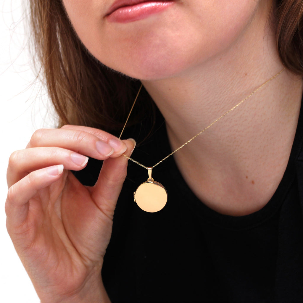 Große gravierbare runde Medaille aus 9 Karat Gold an einer Kette, 16–20 Zoll