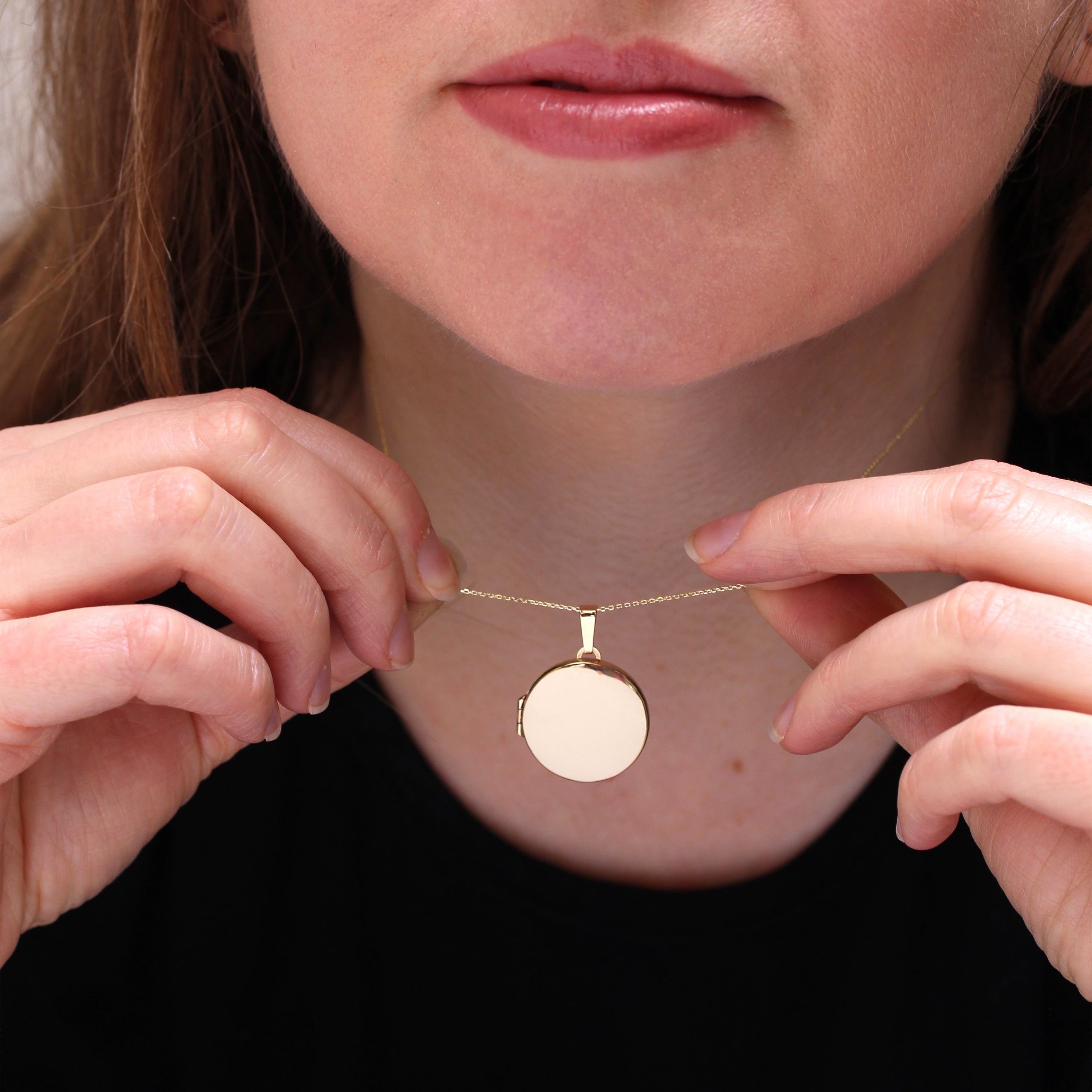 Große gravierbare runde Medaille aus 9 Karat Gold an einer Kette, 16–20 Zoll