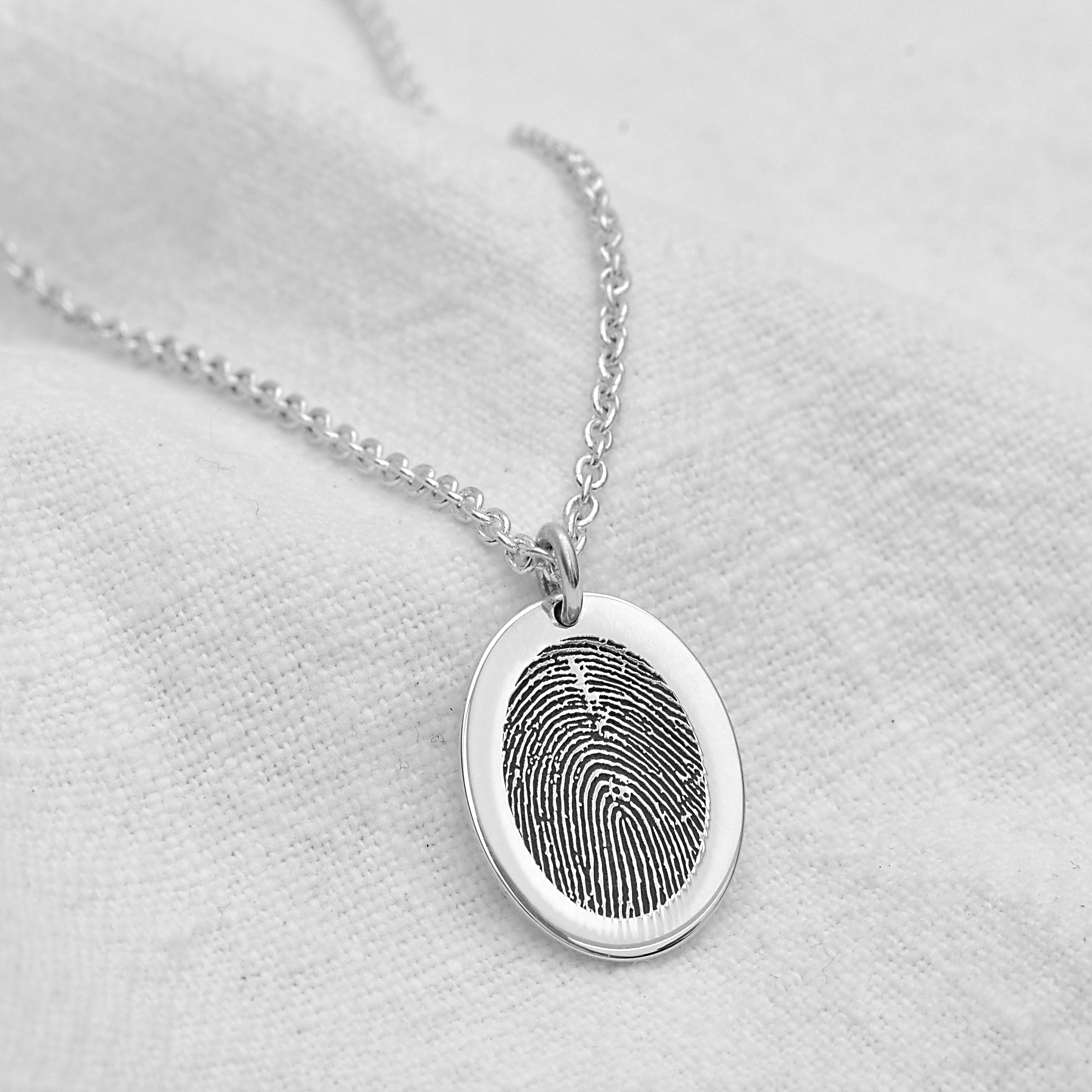 Personalisierter ovaler Anhänger aus Sterlingsilber mit Fingerabdruck