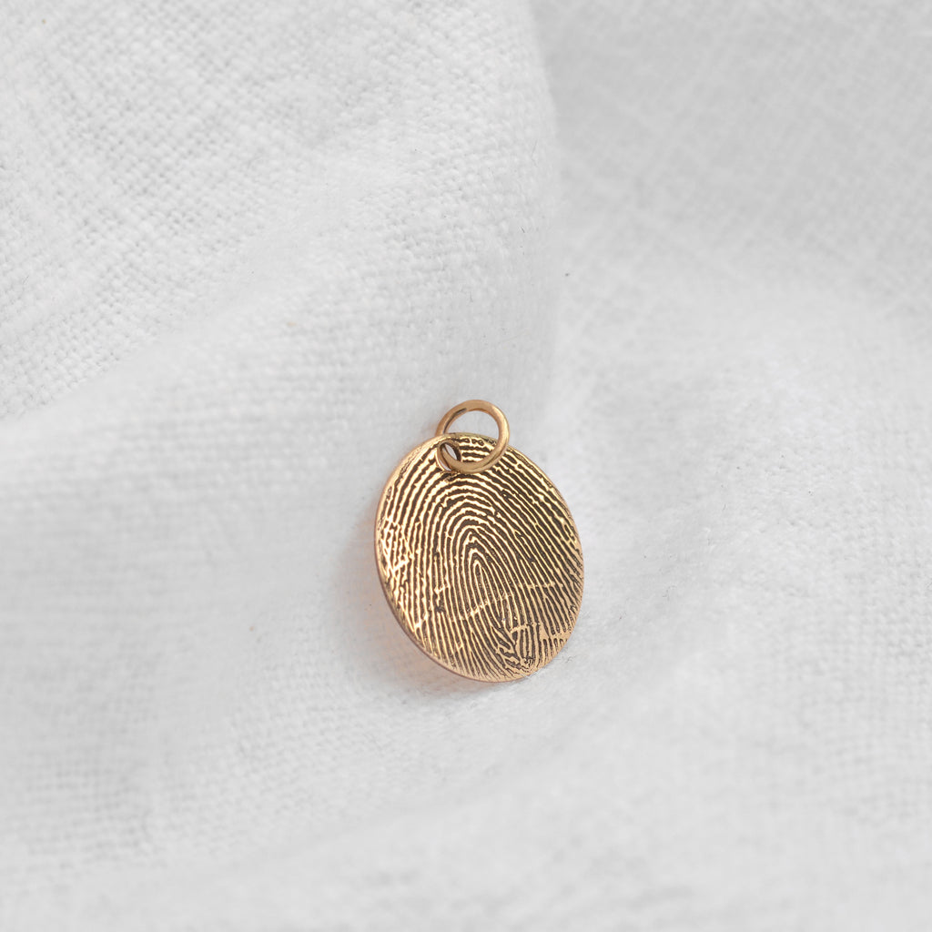 Personalisierter runder Anhänger aus 9 Karat Gold mit Fingerabdruck