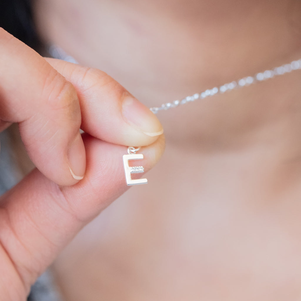 Sterlingsilber Halskette mit drei Diamanten und Initialen