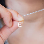 Sterlingsilber Halskette mit drei Diamanten und Initialen