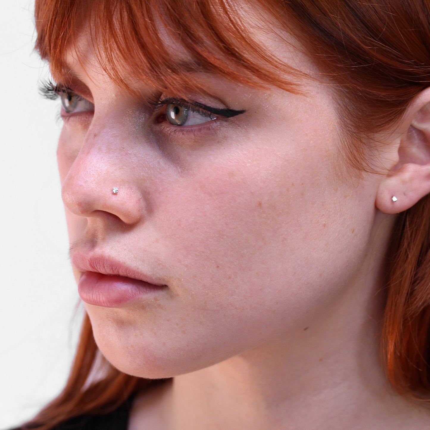 Sterlingsilber & Klar Kristall 2mm Nasenstecker 