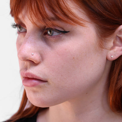 Sterlingsilber & Klar Kristall 2mm Nasenstecker 