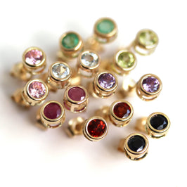 Ohrstecker aus 9 Karat Gelbgold mit Edelstein und Kristall, 4 mm