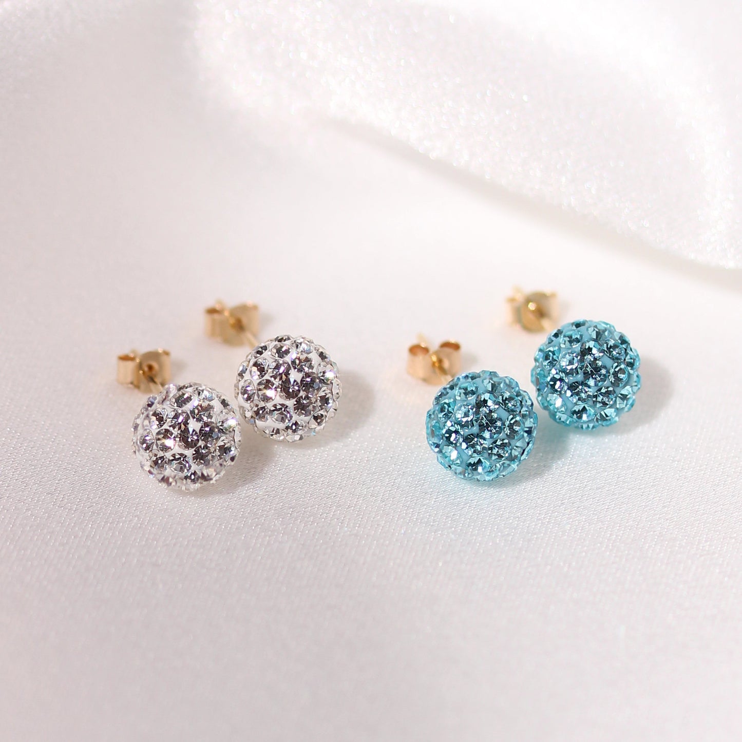 7-mm-Ohrstecker mit Pave-Kristall aus 9 Karat Gelbgold