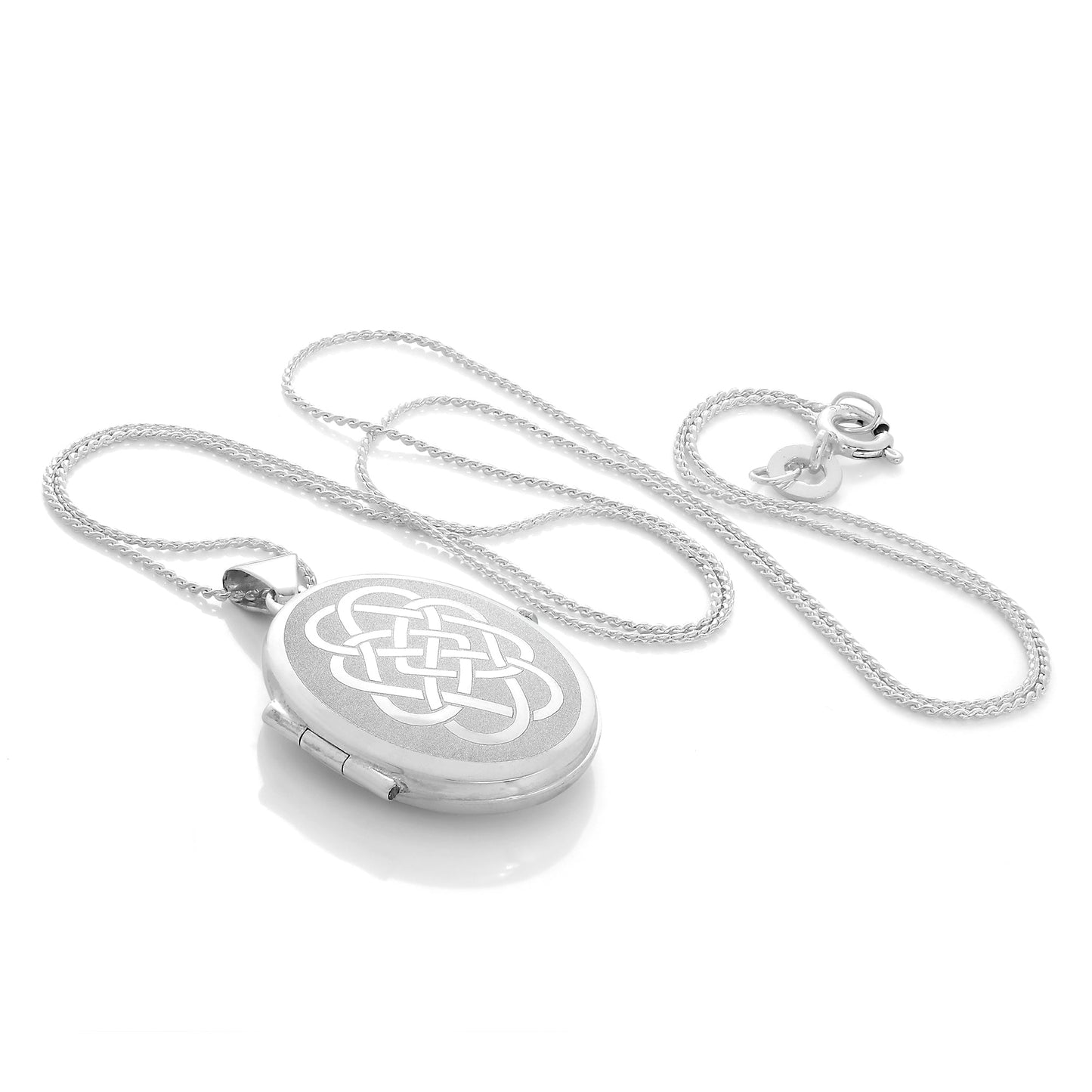 Mattes ovales Sterling Silber Medaillon mit keltischem Knotenmotiv an einer Kette