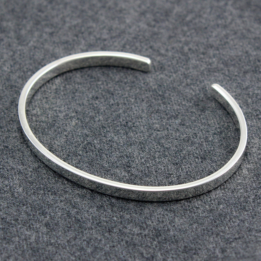 Schlichter Armreif aus Sterlingsilber, 4 mm