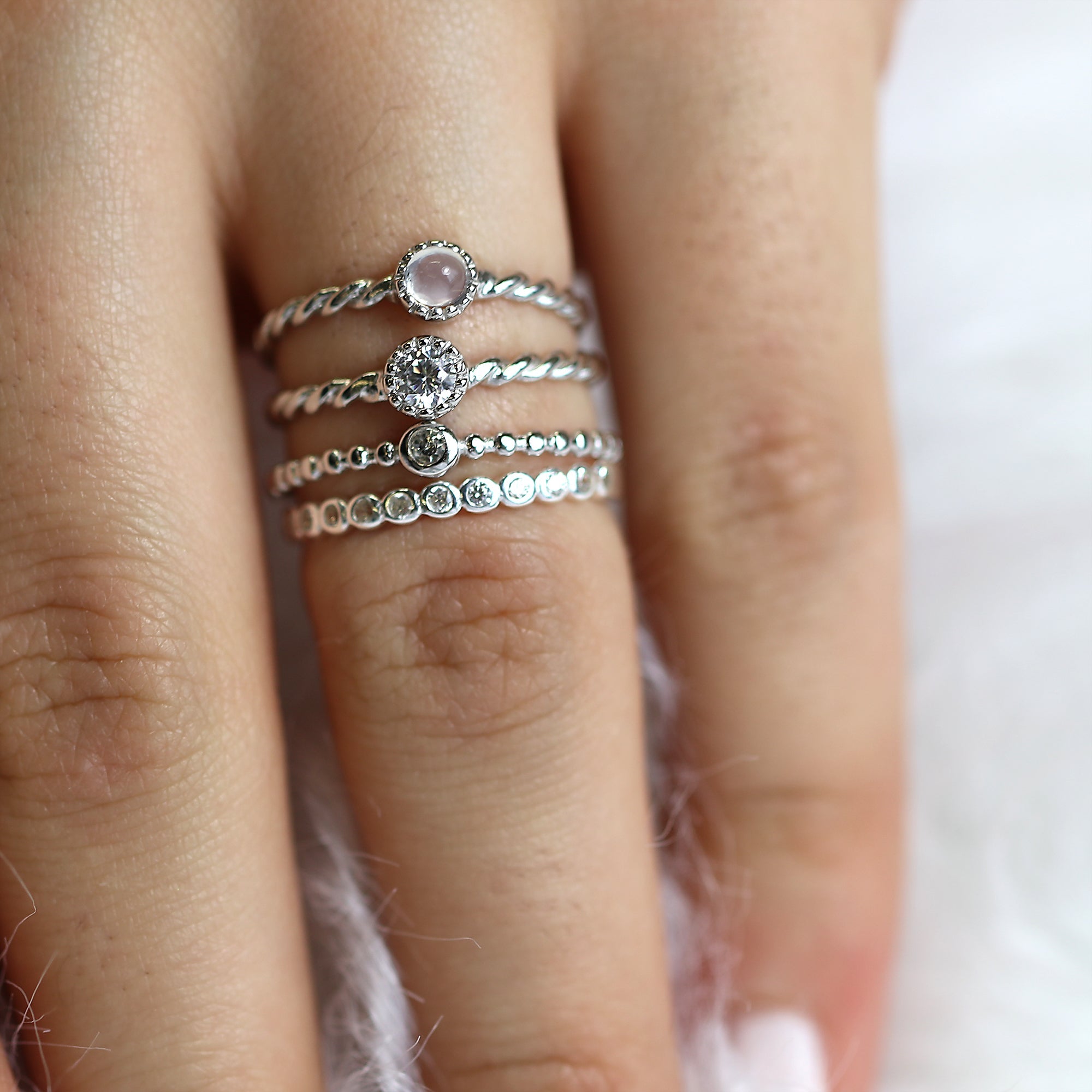 Sterlingsilber klare verdrehte & perlenbesetzte CZ Stapelringe Set