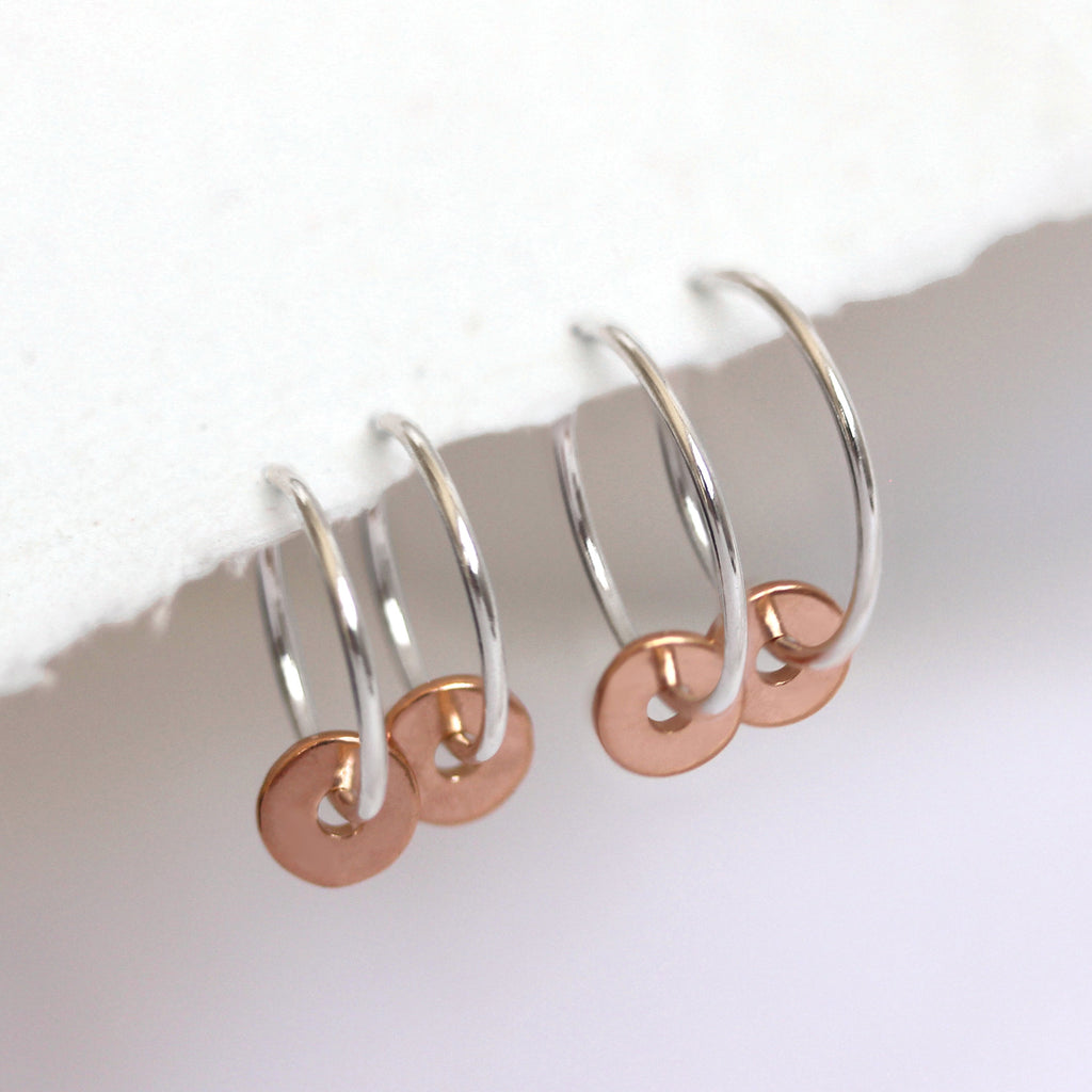 Roségold-beschichtete Sterlingsilber polierte 1 mm Perle 12–22 mm Sleeper Creolen