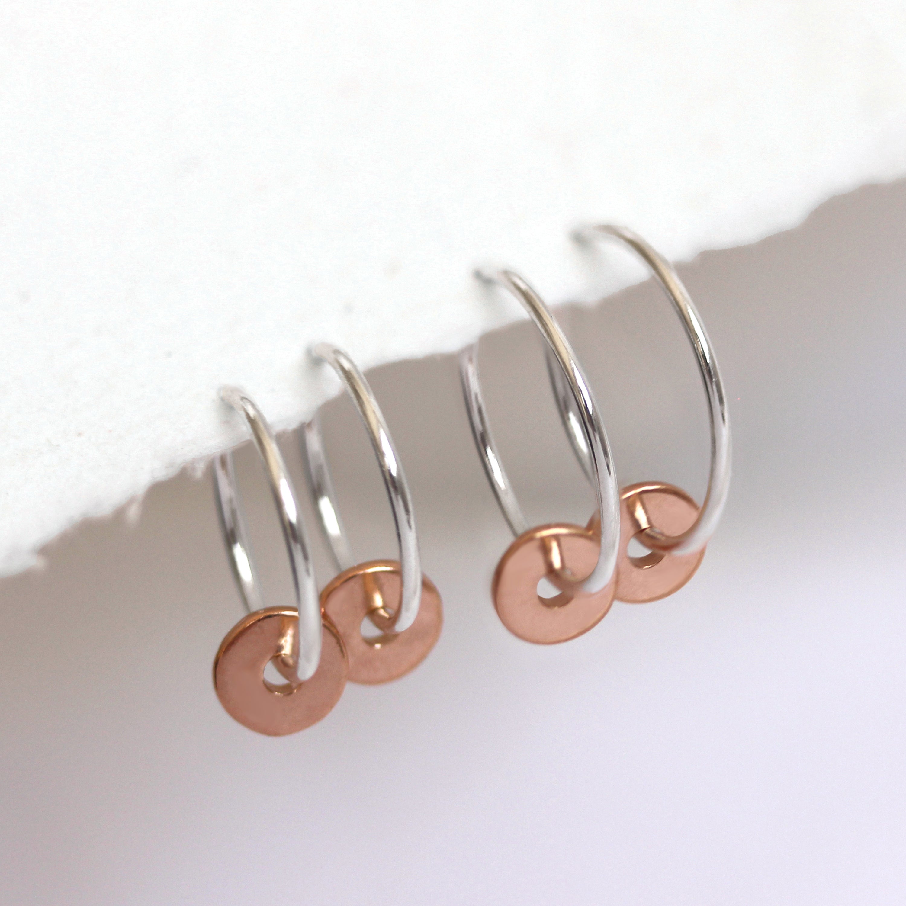 Roségold-beschichtete Sterlingsilber polierte 1 mm Perle 12–22 mm Sleeper Creolen
