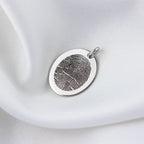 Personalisierter ovaler Anhänger aus Sterlingsilber mit Fingerabdruck