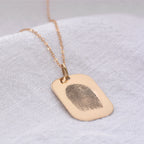 Personalisierte 9-karätige Gold-Hundemarke mit Fingerabdruck