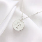Personalisierte Halskette aus Sterlingsilber mit Sternzeichen und Initialen
