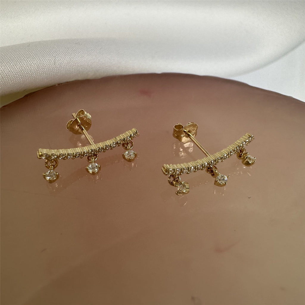 Ohrstecker aus 9 Karat. Gold mit klaren CZ-Steinen