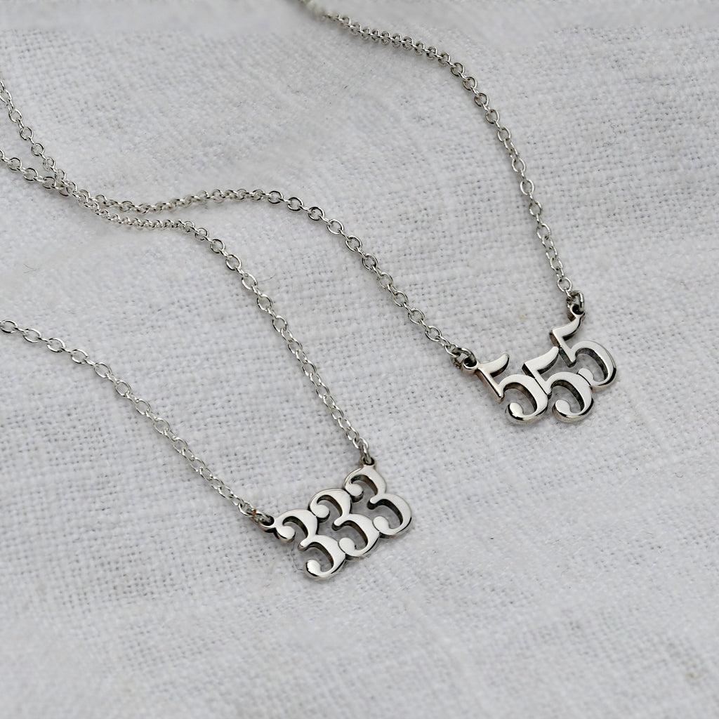 Personalisierte Sterlingsilber Engelszahl Halskette