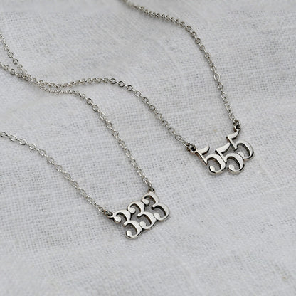 Personalisierte Sterlingsilber Engelszahl Halskette