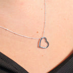 Personalisierte Halskette aus Sterlingsilber mit offenem Herz