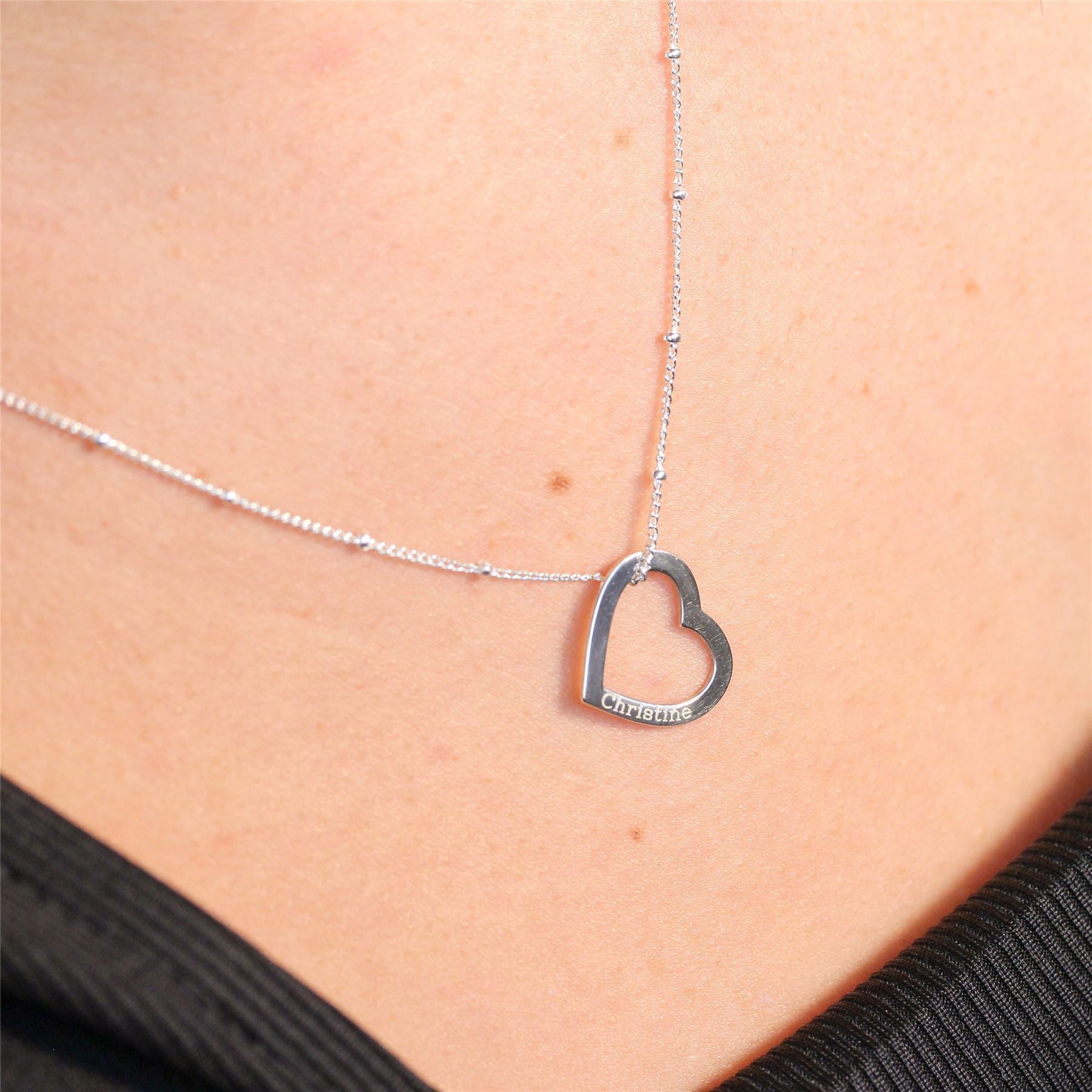 Personalisierte Halskette aus Sterlingsilber mit offenem Herz