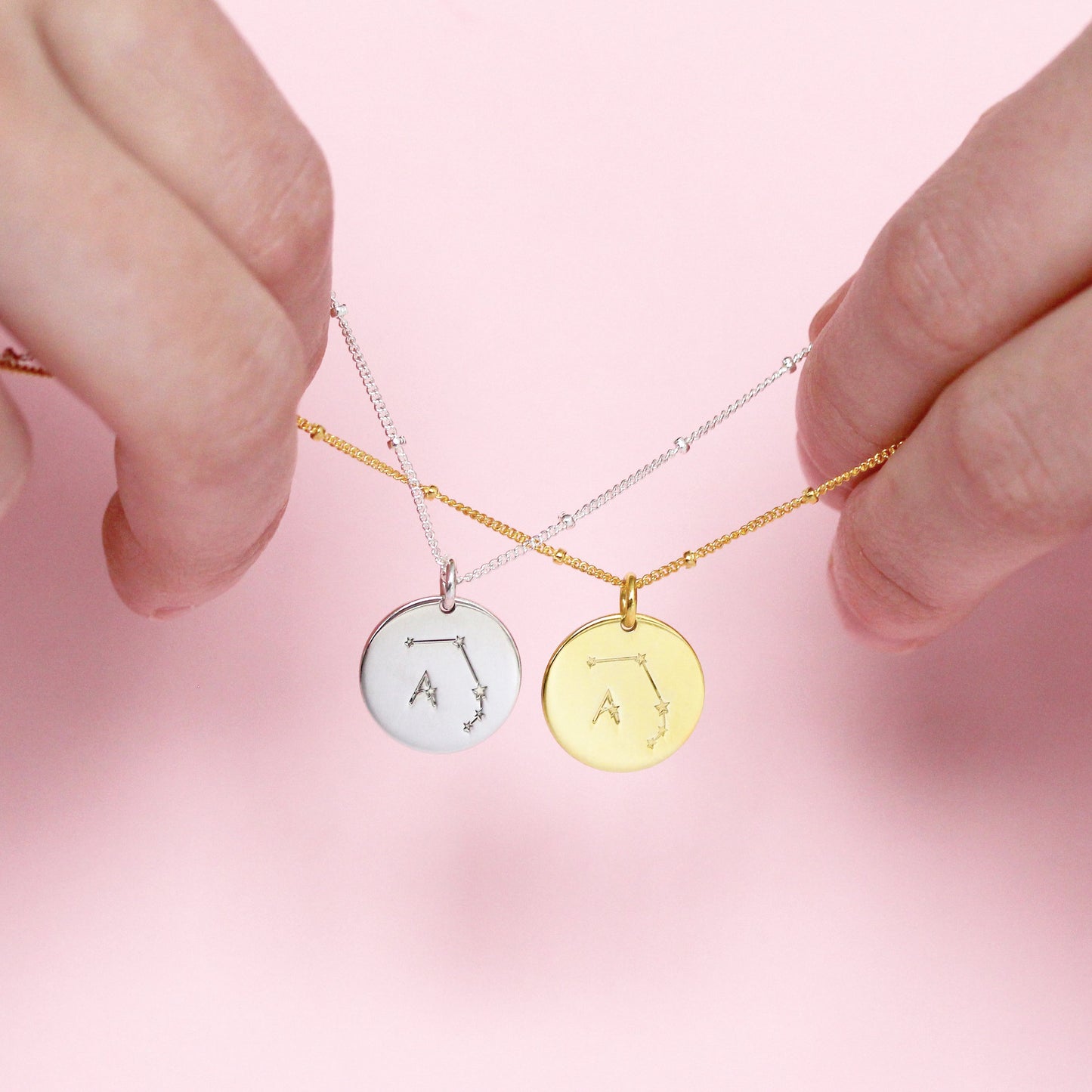 Personalisierte Halskette aus Sterlingsilber mit Sternzeichen und Initialen