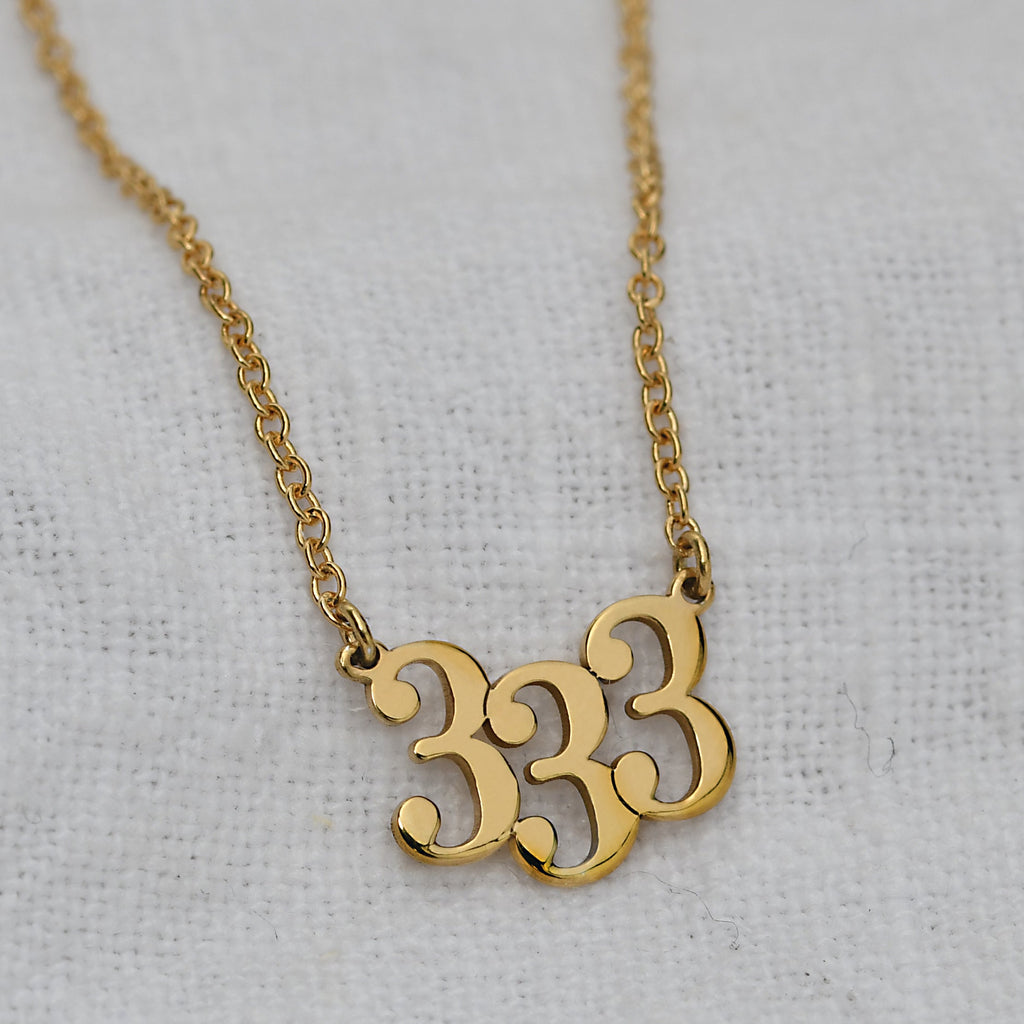 Personalisierte Halskette mit Engelszahl aus 9 Karat Gelbgold – 45 cm