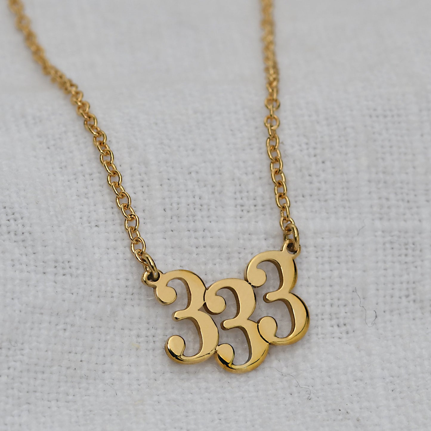 Personalisierte Halskette mit Engelszahl aus 9 Karat Gelbgold – 45 cm