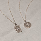 Personalisierte Sterlingsilber-Halskette mit Initiale im Starburst-Design