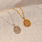 Personalisierte Sterlingsilber-Halskette mit Initiale im Starburst-Design