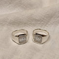 Personalisierter eckiger Sterlingsilber-Siegelring mit Initiale im Starburst-Design, Größe M - Z+1