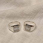 Personalisierter eckiger Sterlingsilber-Siegelring mit Initiale im Starburst-Design, Größe M - Z+1